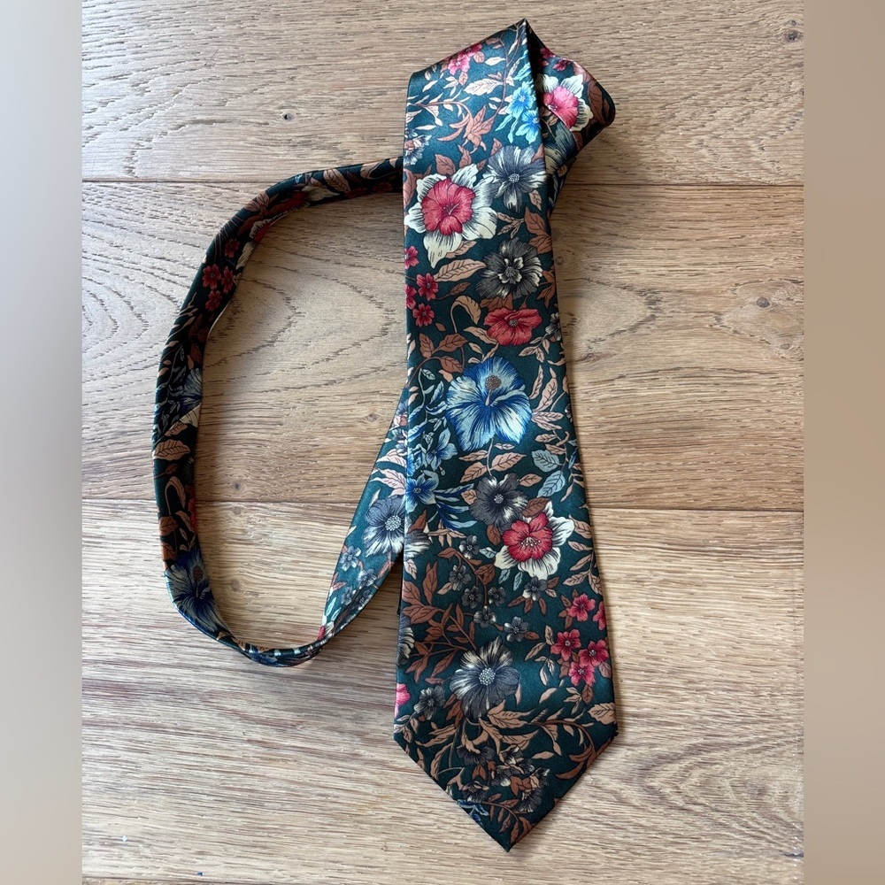 Gold City silk floral tie